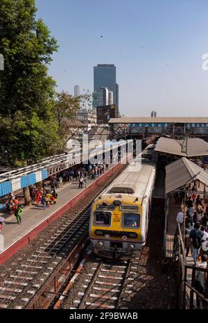 Gare de Dadar à Mumbai, Maharashtra, Inde, Asie. Banque D'Images