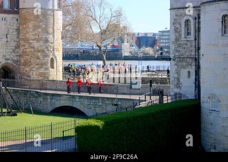 The Beefeaters à la Tour de Londres Banque D'Images