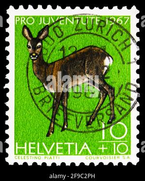 MOSCOU, RUSSIE - 24 SEPTEMBRE 2019: Timbre-poste imprimé en Suisse montre Roe Deer (Capranolus capranolus), Pro Juventute: Série d'animaux sauvages, cir Banque D'Images