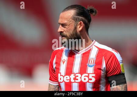 Stoke on Trent, Royaume-Uni. 17 avril 2021. Steven Fletcher #21 de Stoke City à Stoke-on-Trent, Royaume-Uni, le 4/17/2021. (Photo de Conor Molloy/News Images/Sipa USA) crédit: SIPA USA/Alay Live News Banque D'Images