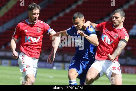Woolwich, Royaume-Uni. 17 avril 2021. WOOLWICH, Royaume-Uni, AVRIL 17 : Jason Pearce, de L-R Charlton Athletic, Kayden Jackson d'Iaman Sky Bet League One entre Charlton Athletic et Ipswich Town at the Valley, Woolwich, le 17 avril 2021 crédit : action Foto Sport/Alay Live News Banque D'Images