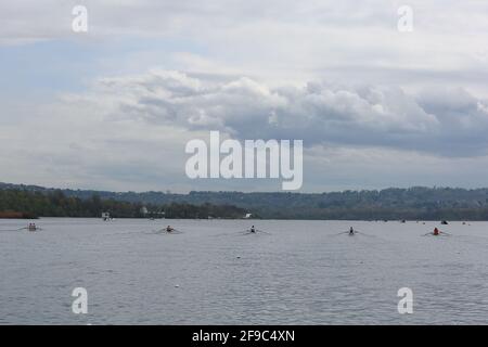 Une vue générale de la sémifinale A/B 1 de la Double Sculpls hommes au deuxième jour des Championnats d'Europe d'aviron au Lac Varèse le 10 avril 2021 à Varèse, I Banque D'Images