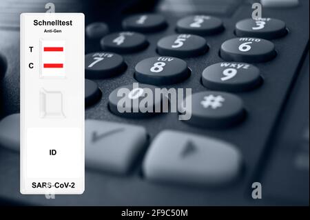 Telefon Hotline Corona virus anti Gentest positiv Banque D'Images