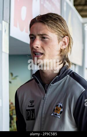 Newport, Royaume-Uni. 17 avril 2021. Declan Drysdale, de Cambridge United, est interviewé à temps plein à l'EFL football League Two Match, Newport County v Cambridge Utd à Rodney Parade à Newport, pays de Galles, le samedi 17 avril 2021. Cette image ne peut être utilisée qu'à des fins éditoriales. Utilisation éditoriale uniquement, licence requise pour une utilisation commerciale. Aucune utilisation dans les Paris, les jeux ou les publications d'un seul club/ligue/joueur. photo de Lewis Mitchell/Andrew Orchard sports Photography/Alamy Live News crédit: Andrew Orchard sports Photography/Alamy Live News Banque D'Images