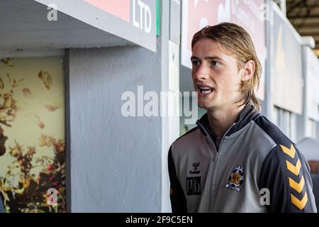 Newport, Royaume-Uni. 17 avril 2021. Declan Drysdale, de Cambridge United, est interviewé à temps plein à l'EFL football League Two Match, Newport County v Cambridge Utd à Rodney Parade à Newport, pays de Galles, le samedi 17 avril 2021. Cette image ne peut être utilisée qu'à des fins éditoriales. Utilisation éditoriale uniquement, licence requise pour une utilisation commerciale. Aucune utilisation dans les Paris, les jeux ou les publications d'un seul club/ligue/joueur. photo de Lewis Mitchell/Andrew Orchard sports Photography/Alamy Live News crédit: Andrew Orchard sports Photography/Alamy Live News Banque D'Images