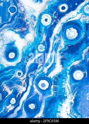 Résine époxy art. composition abstraite. Art résine avec des couleurs bleu et blanc Banque D'Images
