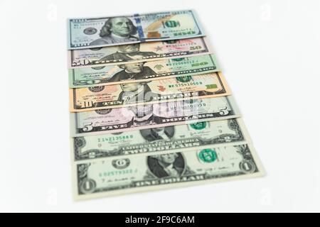 Billets EN dollars AMÉRICAINS. Contexte financier des billets blancs de 5, 10, 20, 50 et 100 dollars Banque D'Images