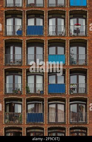 Une photo d'une façade d'immeuble avec balcons, à Copenhague. Banque D'Images