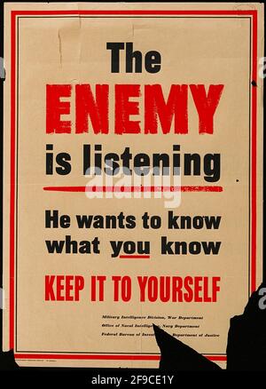 Une affiche de la WW2 vintage avertissant le public des dangers de parler insouciant Banque D'Images