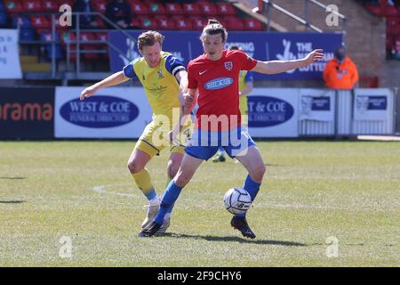 Matt Robinson de Dagenham et Kyle Storer de Solihull pendant Dagenham & Redbridge vs Solihull Moors, Vanarama National League football au Chigwell Banque D'Images