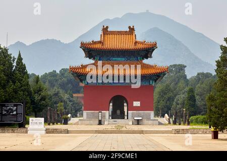 Pavillon mérite et vertu Tombeau Zhaoling la dynastie Ming dans Beijing site du patrimoine mondial de l'UNESCO Chine Banque D'Images