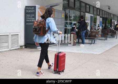 Cannes, France. 16 avril 2021. Personnes arrivant à la gare de Cannes, France, le 16 avril 2021. (Photo de Lionel Urman/Sipa USA) crédit: SIPA USA/Alay Live News Banque D'Images