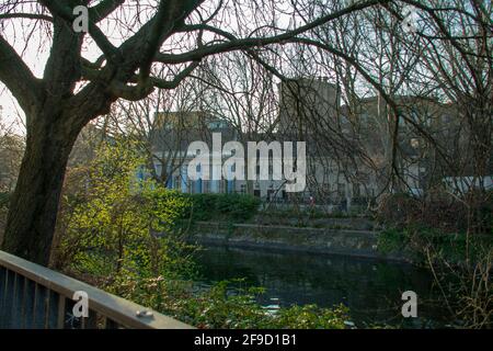 Vue sur le paysage de la synagogue Fraenkuler à Kreuzberg Berlin Banque D'Images