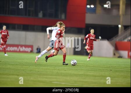 Munich, Allemagne. 17 avril 2021. En action pendant le match FleurerAlarm Frauen Bundesliga entre le FC Bayern Munich et le TSG Hoffenheim au campus du FC Bayern à Munich, Allemagne. Crédit: SPP Sport presse photo. /Alamy Live News Banque D'Images