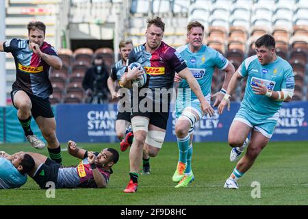 LONDRES, ROYAUME-UNI. 17 avril 2021. Alex Dombrandt de Harlequins en action lors du match de rugby de Gllagher en première qualité entre Harlequins vs Worcester Warriors au stade Twickenham Stoop, le samedi 17 avril 2021. LONDRES, ANGLETERRE. Credit: Taka G Wu/Alay Live News Banque D'Images