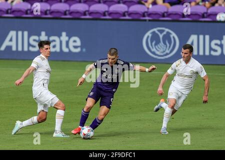 Orlando, Floride, États-Unis. 17 avril 2021 : Chris MUELLER (9), un avant de Orlando City SC, conduit le ballon lors du match Orlando City vs Atlanta United au stade Exploria d'Orlando, en Floride, le 17 avril 2021. Crédit : Cory Knowlton/ZUMA Wire/Alay Live News Banque D'Images