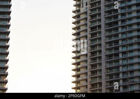 Résumé des immeubles de condominiums. Copier l'espace. Banque D'Images