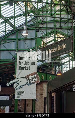 LONDRES, Royaume-Uni - 01 OCTOBRE 2011 : panneau Jubilee Market à Borough Food Market à Southwark Banque D'Images