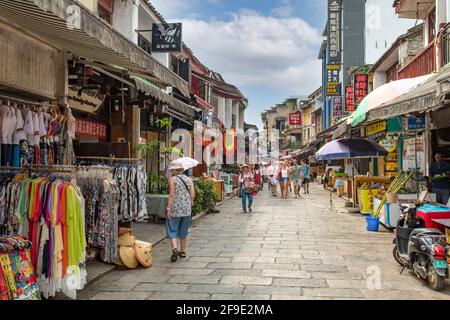 West Street, Yangshuo, Guangxi, Chine Banque D'Images