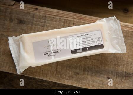 Un exemple de fromage cheddar Cornouailles Vintage Reserve acheté dans un supermarché Waitrose au Royaume-Uni. Angleterre GB Banque D'Images