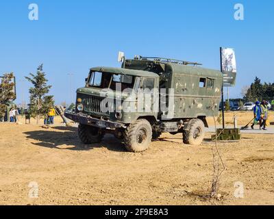 P - 240, véhicule de communication QAZ-66 - Bakou, Azerbaïdjan, 04-16-2021 Banque D'Images