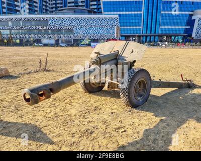 D-20 152 mm canon-obusier remorqué M1955 - Bakou, Azerbaïdjan, 04-16-2021 Banque D'Images