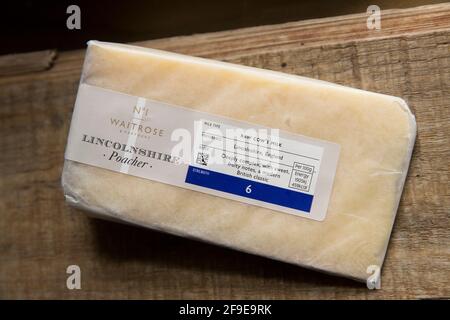 Un exemple de fromage Lincolnshire Poacher acheté dans un supermarché Waitrose au Royaume-Uni. Angleterre GB Banque D'Images