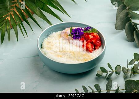 Porridge de riz de style hawaïen avec lait de coco Banque D'Images