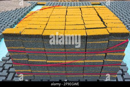 Des piles de pierres imbriquées pour l'installation d'entrée de l'aménagement paysager Banque D'Images