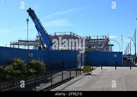 17 avril 2021 le front de mer de Great Yarmouth avec un nouveau bâtiment travaux en cours d'installation d'une nouvelle marina le long de la promenade Banque D'Images