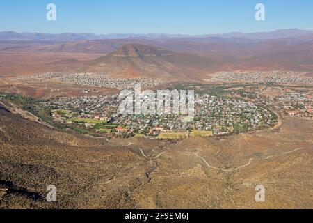 Vue imprenable sur la ville de Graaff-Reinet dans l'aride région de karoo en Afrique du Sud Banque D'Images