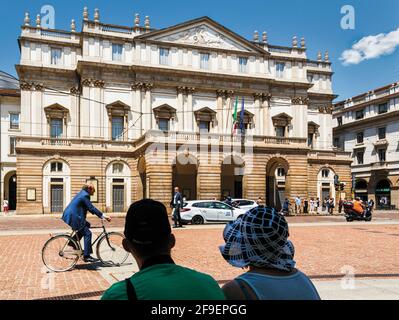 Milan, province de Milan, Lombardie, Italie. Teatro alla Scala ou la Scala à Piazza della Scala. Banque D'Images