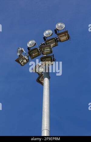 Crawley, Royaume-Uni. 1er décembre 2019. Projecteurs avant le match de la Vitality Womens FA Cup entre Brighton et Hove Albion et Bristol City au People's Pension Stadium de Crawley. Crédit: SPP Sport presse photo. /Alamy Live News Banque D'Images