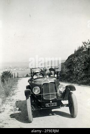 Voiture d'époque: Mercedes - Benz 8/38 hp et Stuttgart 200 / 260 - 1926-1936 Banque D'Images