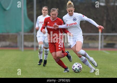 Laura Donhauser (2 FC Bayern München II) et Saskia Matheis (25 Eintracht Frankfurt II) pendant le 2. Frauen Bundesliga match entre le FC Bayern Munich II et Eintracht Frankfurt II au Sportpark Aschheim, Allemagne. Banque D'Images