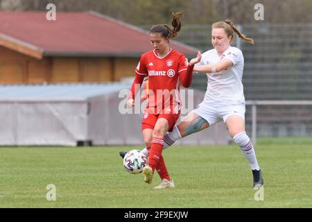 Amelie Schuster (16 FC Bayern München II) et Madeleine Steck (8 Eintracht Frankfurt II) pendant le 2. Frauen Bundesliga match entre le FC Bayern Munich II et Eintracht Frankfurt II au Sportpark Aschheim, Allemagne. Banque D'Images