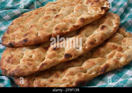 Trois pitas du Ramadan. (Nom turc : Ramazan Pidesi.) Pain turc traditionnel consommé uniquement pendant le ramadan. Banque D'Images
