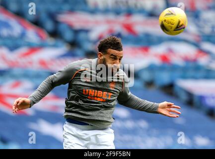 Connor Goldson des Rangers se réchauffe sur le terrain avant le quatrième match de la coupe d'Écosse à Ibrox, Glasgow. Date de la photo: Dimanche 18 avril 2021. Banque D'Images