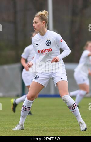 Aschheim, Allemagne. 18 avril 2021. Saskia Matheis (25 Eintracht Frankfurt II) pendant le 2. Frauen Bundesliga match entre le FC Bayern Munich II et Eintracht Frankfurt II au Sportpark Aschheim, Allemagne. Crédit: SPP Sport presse photo. /Alamy Live News Banque D'Images