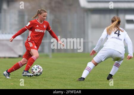 Aschheim, Allemagne. 18 avril 2021. Laura Donhauser (2 FC Bayern München II) pendant le 2. Frauen Bundesliga match entre le FC Bayern Munich II et Eintracht Frankfurt II au Sportpark Aschheim, Allemagne. Crédit: SPP Sport presse photo. /Alamy Live News Banque D'Images