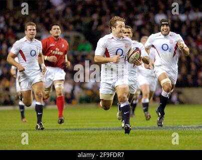 RUGBY ENGLAND V NZ BAR'S AT TWICKENHAM 20/12/2003 ANDY GOMARSALL PHOTO DAVID ASHDOWNRUGBY Banque D'Images