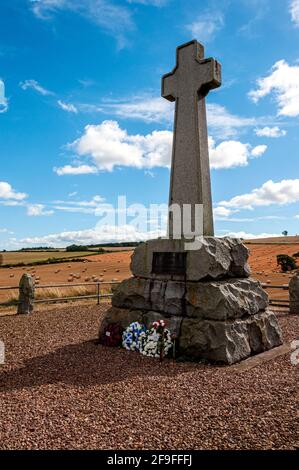 Un mémorial sur le champ de bataille entre les armées écossaises et anglaises Commémore la bataille de Flodden en 1513 dans la forme d'une grande croix de granit Banque D'Images