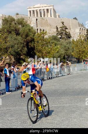 JEUX OLYMPIQUES À ATHÈNES 15/8/2004. WOMANS ROAD N.COOK (GB) VÉLO PHOTO DAVID ASHDOWN Banque D'Images