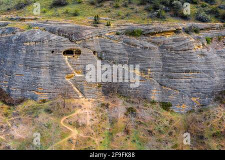 Kishartyán, Hongrie - vue aérienne sur la grotte de grès qui se trouve dans la partie orientale des montagnes Cserhát. Destination touristique populaire. Hongrois Banque D'Images