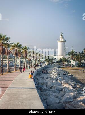 Málaga, Espagne - 12 octobre 2019 : vue sur le phare de la plage de Malagueta Banque D'Images