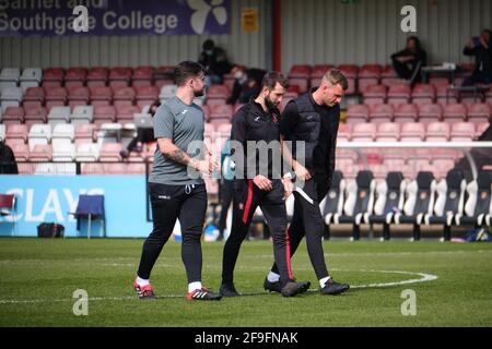 Crawley, Royaume-Uni. 18 avril 2021. Gillingham managementteteteam après le match de la coupe FA entre Arsenal et Gillingham à Meadow Park à Borehamwood crédit: SPP Sport Press photo. /Alamy Live News Banque D'Images