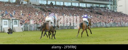 KING GEORGE 6 CHASE AU PARC SANDOWN. COUP DE PIED DE ROI APRÈS LA DERNIÈRE PHOTO 26/12/2005 DAVID ASHDOWNRACING Banque D'Images