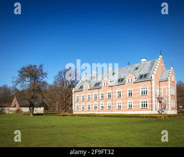 HELSINGBORG, SUÈDE - 03 AVRIL 2021 : vue sur l'ancien château de Palsjo à Helsingborg. Le château a été construit à la fin des années 1670 et restauré en 1873. Banque D'Images