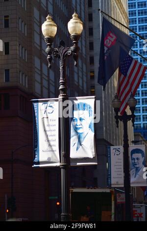 Chicago, Illinois, États-Unis. Des banderoles longent la rue LaSalle en l'honneur de Mary T. Washington Wylie. Banque D'Images