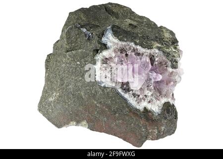 amethyst geode de Ardownie Quarry, Écosse isolé sur fond blanc Banque D'Images